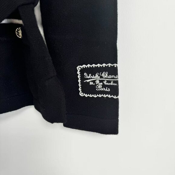 Chanel Black Lace-Up Cardigan: Where Classic Meets Elegant Style - Picture 5 of 11